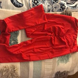 Red scrunch butt leggings